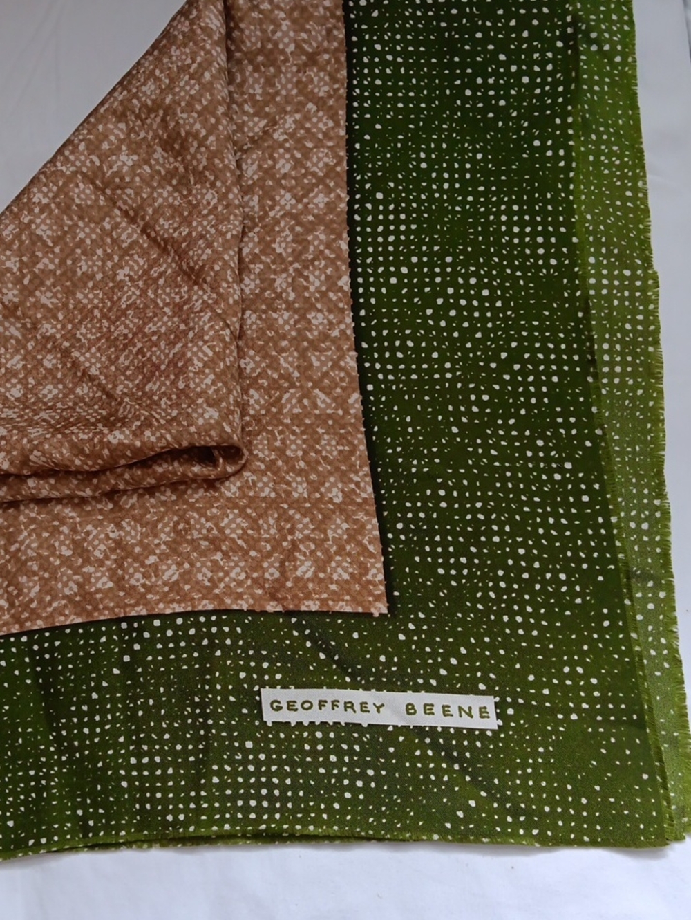 VINTAGE.Geoffrey Beene Olive Green and Brown Reversible Silk Printed Scarf
